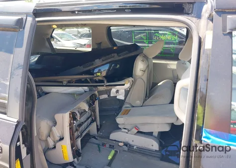 2014 Toyota Sienna Le V6 8 Passenger z USA, uszkodzony, nr VIN 5TDKK3DC3ES513871